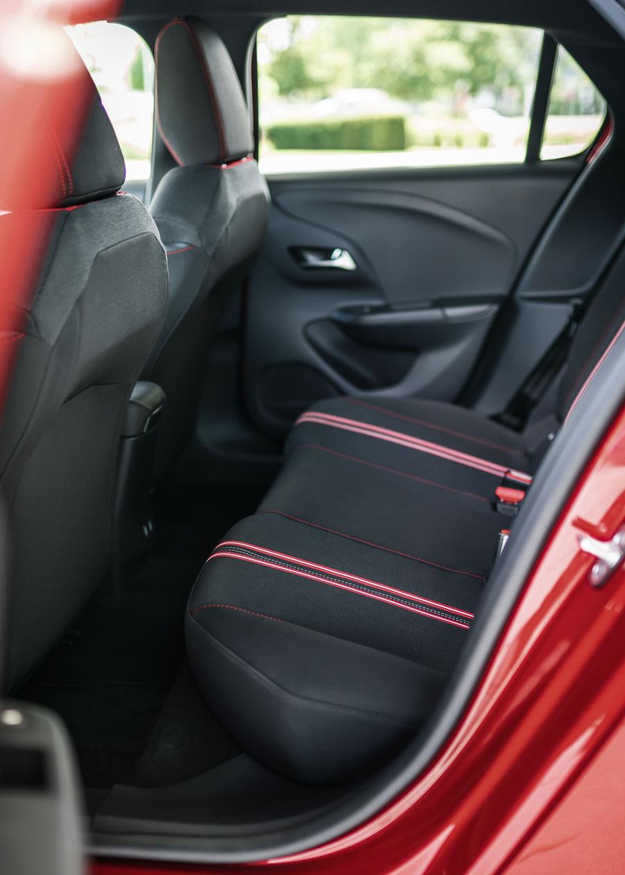 Интерьер Opel Corsa GS Line (F) 2019 года  (фото 12 из 44)